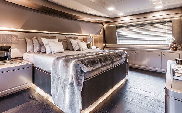 Аренда мегаяхты Ferretti Yachts - YVONNE во Франции - VIP каюта